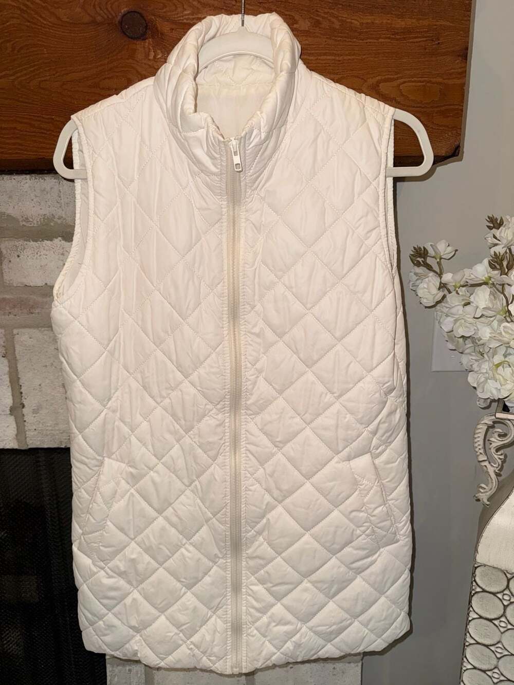 SHEIN Quilted Vest Size S White Full Zip Mock Neck